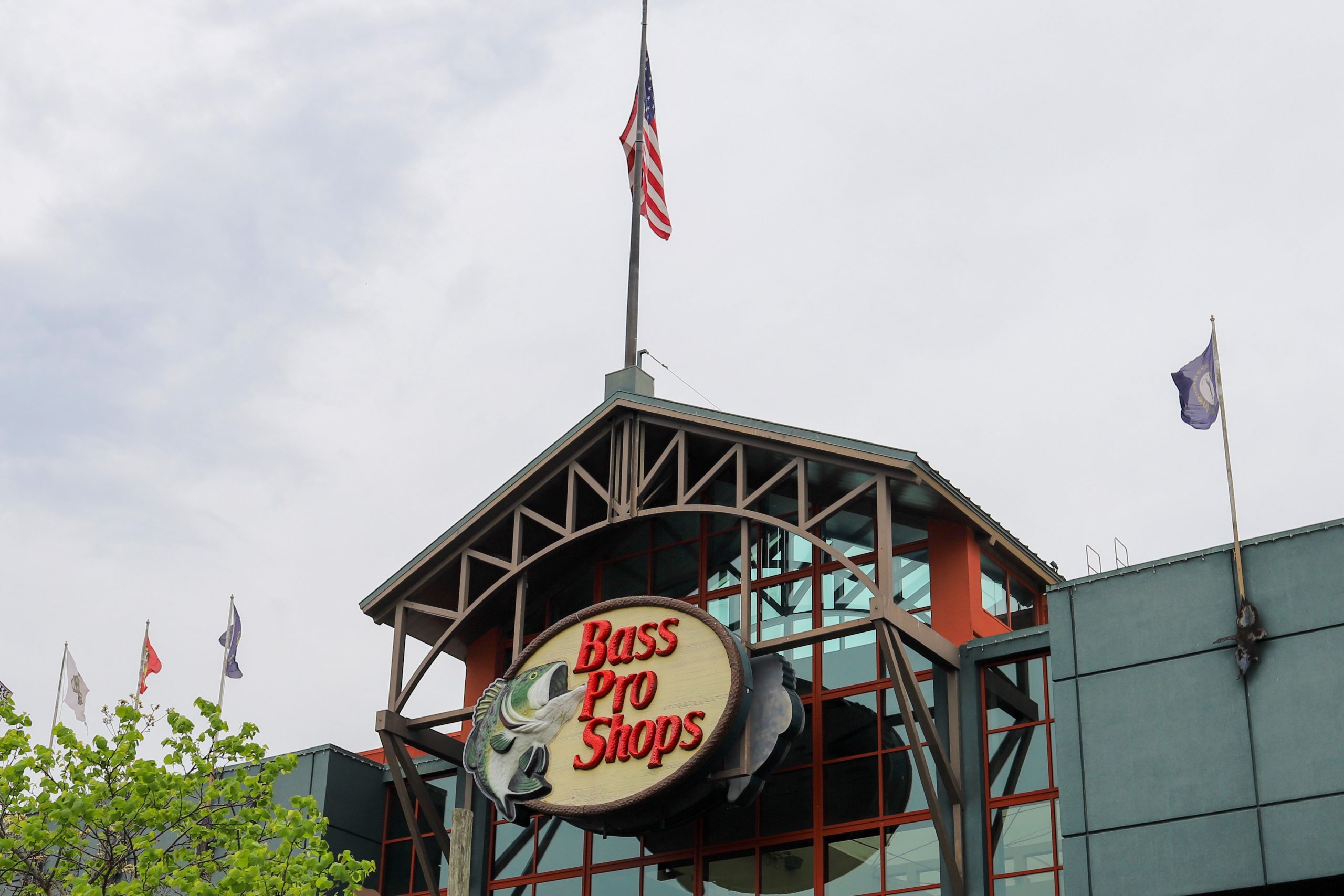 Mo. man suing Bass Pro Shops over sock warranty